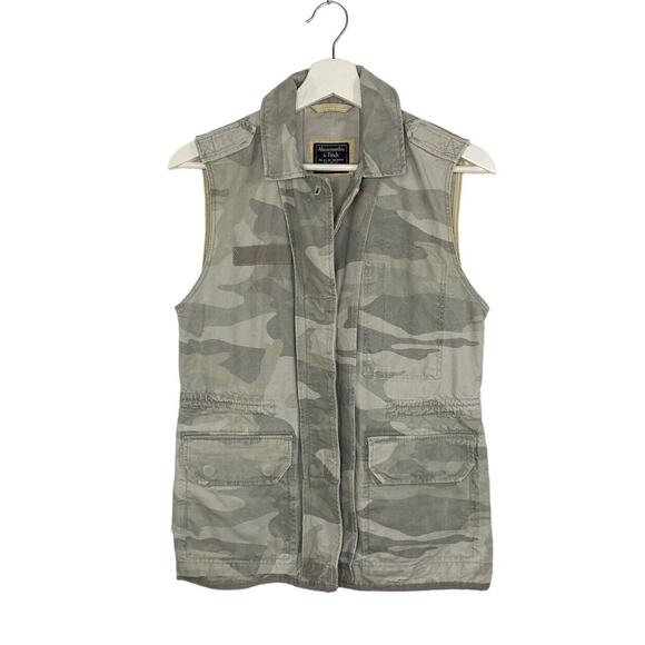 Abercrombie & Fitch Vest Womens Small Green Camouflage Snap Pockets Cinch Waist - Picture 3 of 13